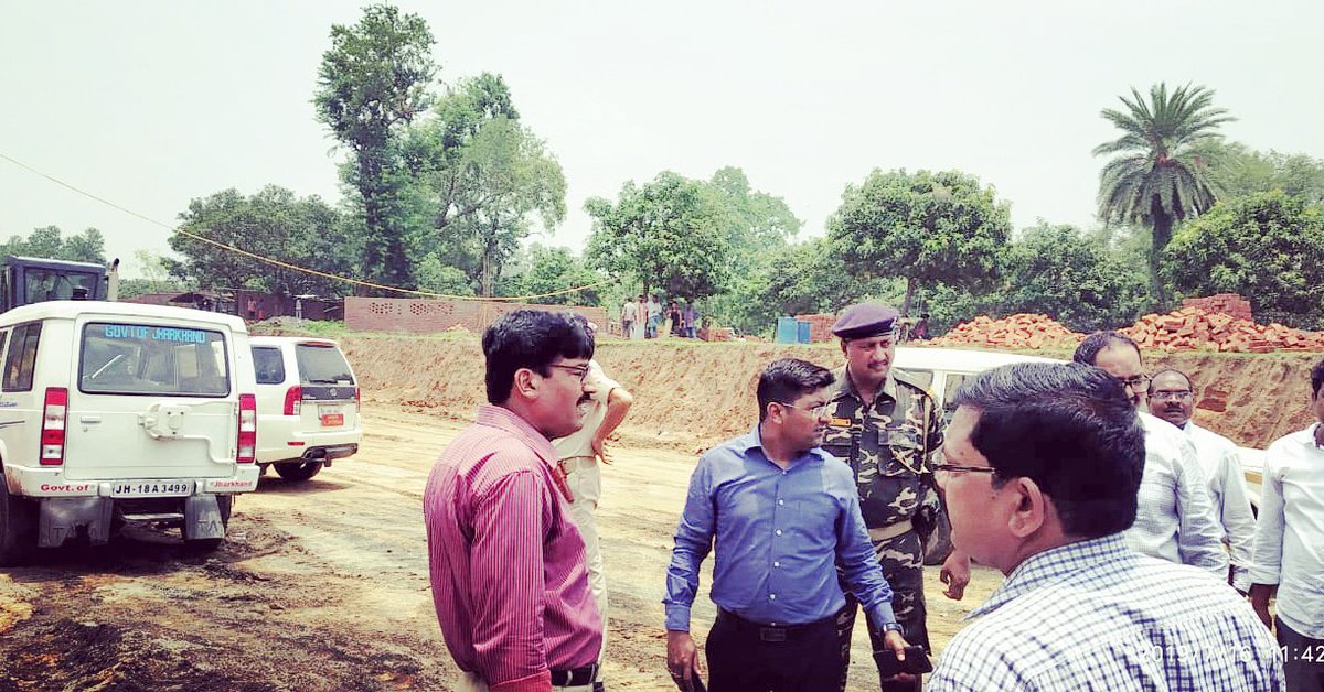Sahibganjprd's tweet photo. Sahebganj Deputy Commissioner #Rajiv_Ranjan observed the Multimodel Terminal port in #Samada and got information about the progress of the work also inspected the road going from Jamuna gate to Samda port.
@dc_sahibganj @cleanganganmcg @dasraghubar @cmojhr https://t.co/KmsODkfKKC