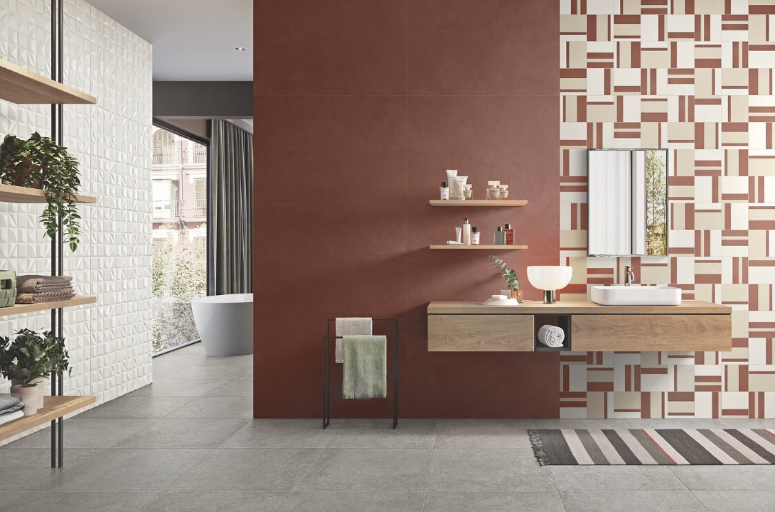 CeramicsOfItaly's tweet photo. #TileTuesday #BigPatterns – We're all about this funky statement wall using @CeramicaPanaria’s Even collection! This décor can be installed in varying orientations for customizable patterns that look just like wallpaper. #Italiantile #WhyTile https://t.co/5CZsHpJMje