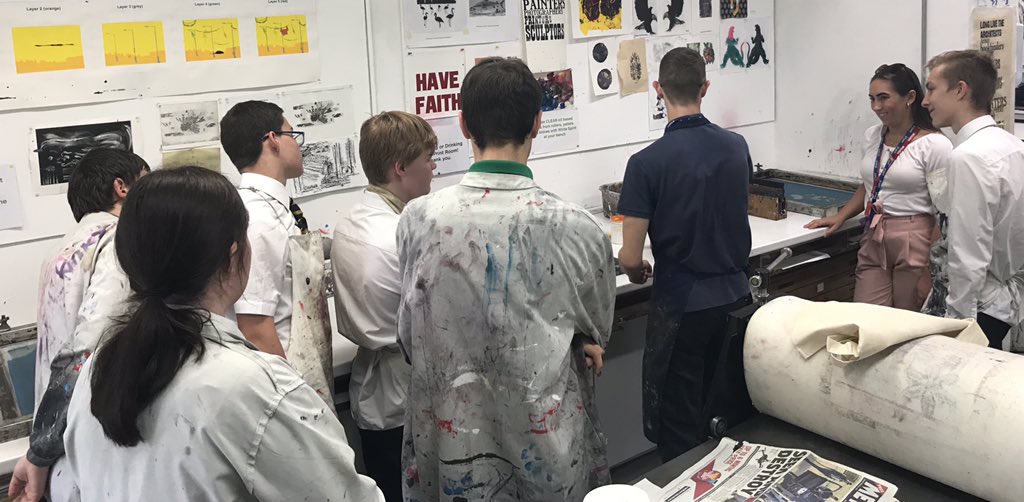 HCFHEschools's tweet photo. We’ve had a great day with our visitors from @HornchurchHigh discussing all things #postGCSEpathways and then getting stuck in to some screen printing! #creativearts #collegelife #schools https://t.co/ogfFZf4yOZ