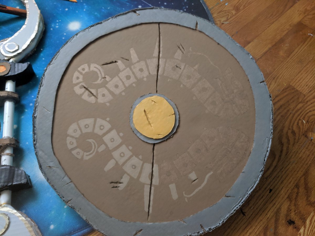 zabari's tweet photo. My super talented son making some cool stuff out of cardboard. #cosplay #zeldabotw #geekmaker Follow him on IG Onion202riddick https://t.co/1nlBIPKcXN