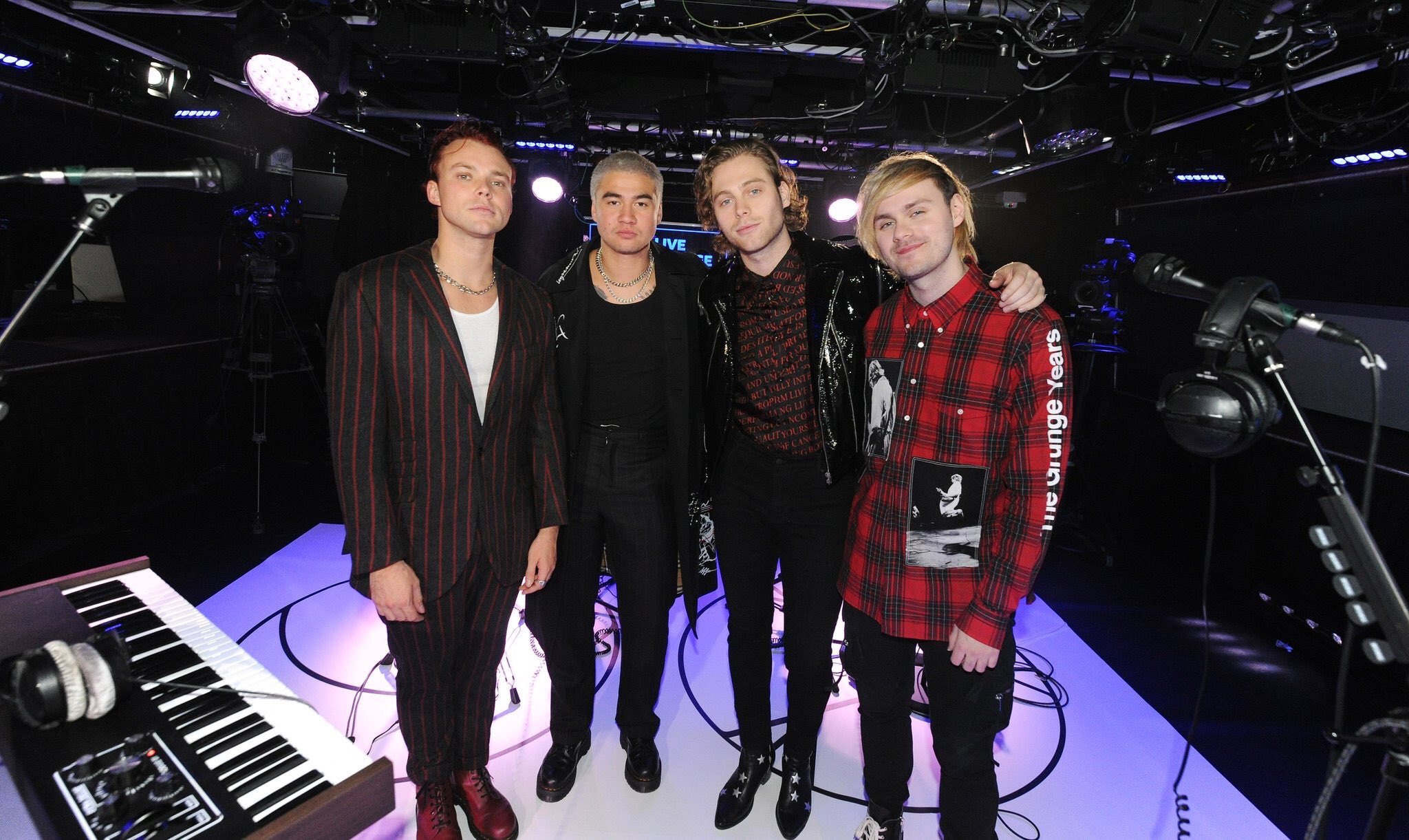 Live chat with 5sos