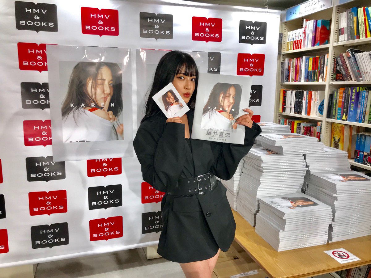 HmvBooksShibuya's tweet photo. 【#藤井夏恋】本日は藤井夏恋 写真集『KAREN』発売記念イベントにお越し頂きありがとうございました！当店のブックカバーにサインを入れて頂きました！抽選で１名様にフォロー＆RTでプレゼント！締切7/23、店舗受取り限定、当選はDMにて♪ https://t.co/y4GaDxj9aN
