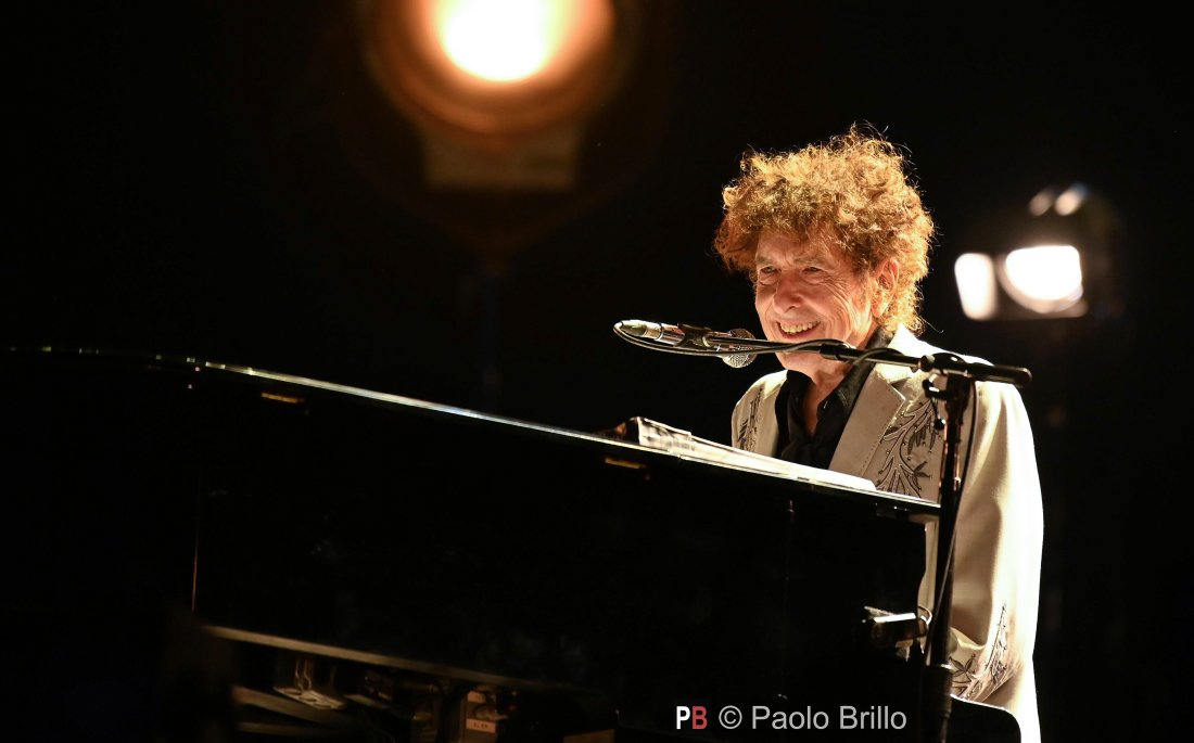 #BobDylan #NeilYoung  and friends at <a href="/BSTHydePark/">BST Hyde Park</a> 2019
photo: flickr.com/photos/highw61/