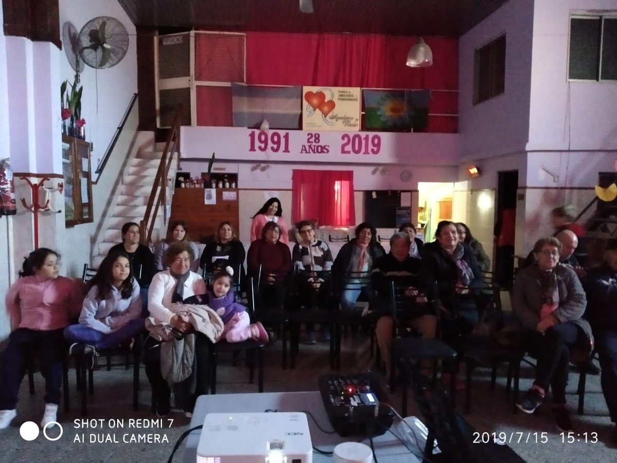 ImdiamLomas's tweet photo. #AdultosMayores | El ciclo de cine gratuito que el #IMDIAM lleva adelante en todos los Centros de Jubilados y Pensionados de la Comuna hizo su parada en "Ayudame a vivir". https://t.co/PVwAAXN96q