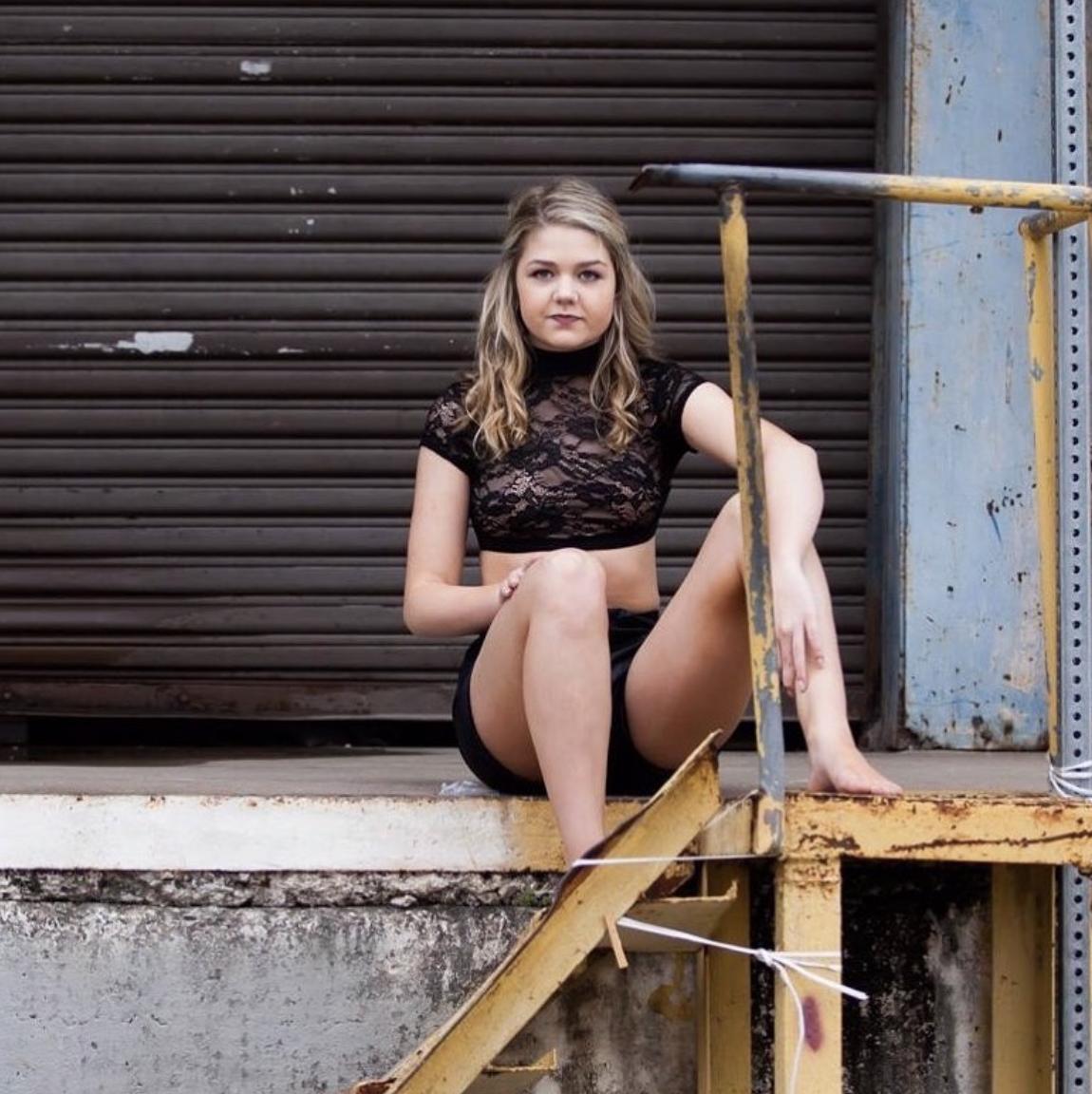 bodywrappers's tweet photo. #repost Well... hello TUESDAY ☀️wishing all of my Insta friends a beautiful day ! .
.
.
Model@Large Mackenzie
Ripstop shorts black 046 top LC9025
PC: @heidiborumphotography .
.
.
#bwmodelsatlarge #bodywrappersmodel #bodywrappers #model#dancewearmodel https://t.co/0oDRLhY78j