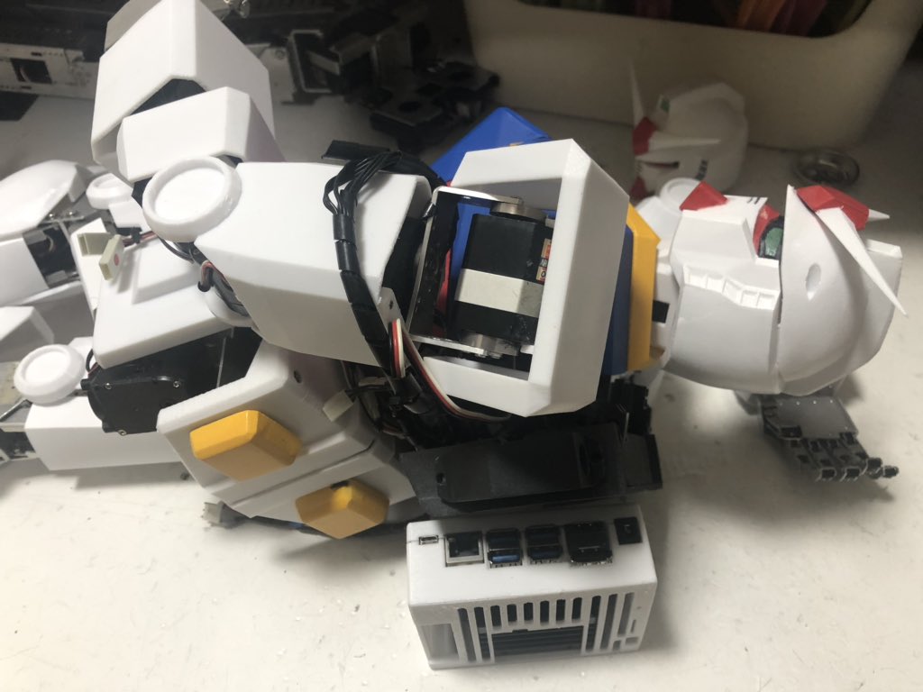 Holypong 背面にjetson Nanoを積めるよう 陸戦型ガンダムのコンテナを製作する予定です