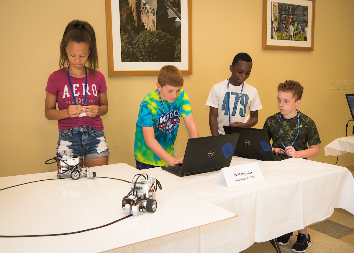 WPI's tweet photo. The #M212 grant will help WPI "develop an innovative curriculum geared towards simultaneously opening the doors to rewarding STEM careers, building a talent pipeline, and powering our regional economy for years to come,” says @LaurieofMars @Mass_Tech
https://t.co/jU83DrFitH https://t.co/bU6ZsZRm1L