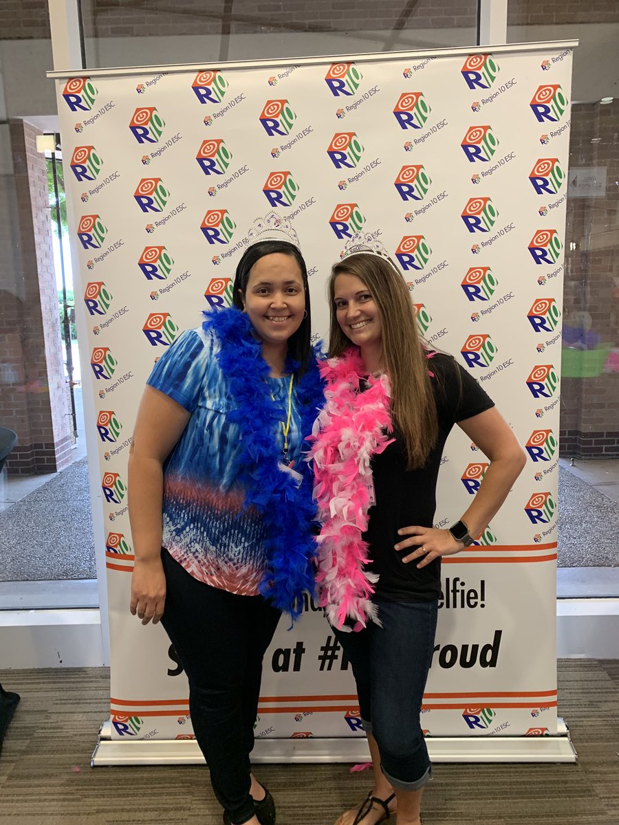 fnprincess0983's tweet photo. Summer Professional Development #squadgoals #R10N4F https://t.co/A8pJ350ZBt