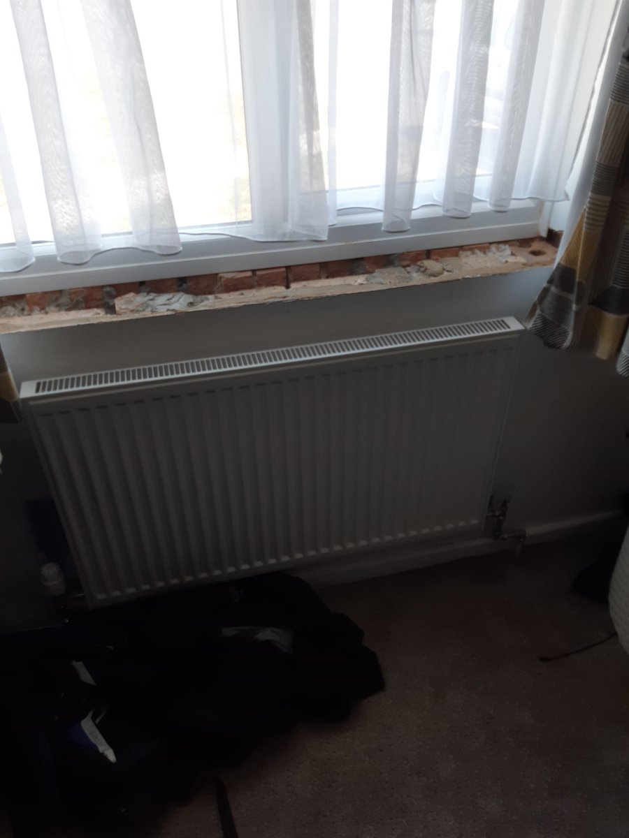 shers67's tweet photo. Nice windows shame about the sills or lack of them. 3 weeks later and Safestyle still not interested in resolving issue @safestyle https://t.co/EdGM3z2IsI