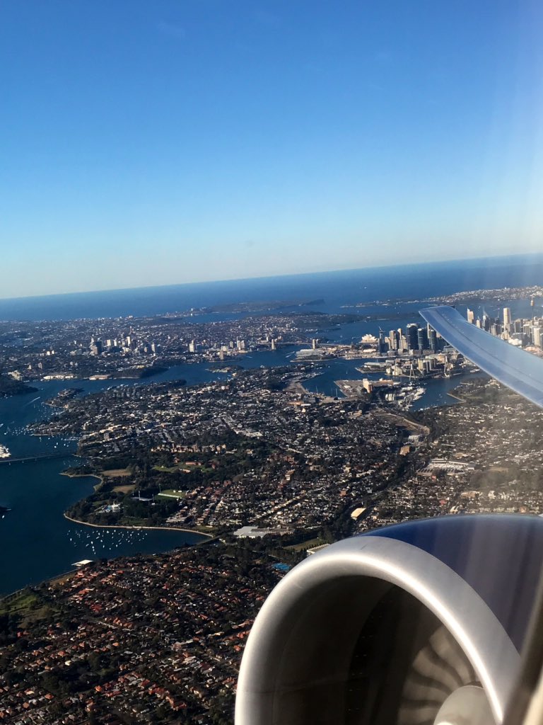 This view of #Sydney on #TakeOffTuesday 🇦🇺🙌🏼 and as I’m in between time zones, also #WingviewWednesday 💙✈️ Isn’t #aviation amazing? 🤩 #avgeek #lucky @British_Airways #BA16 SYD-SIN #PaxEx