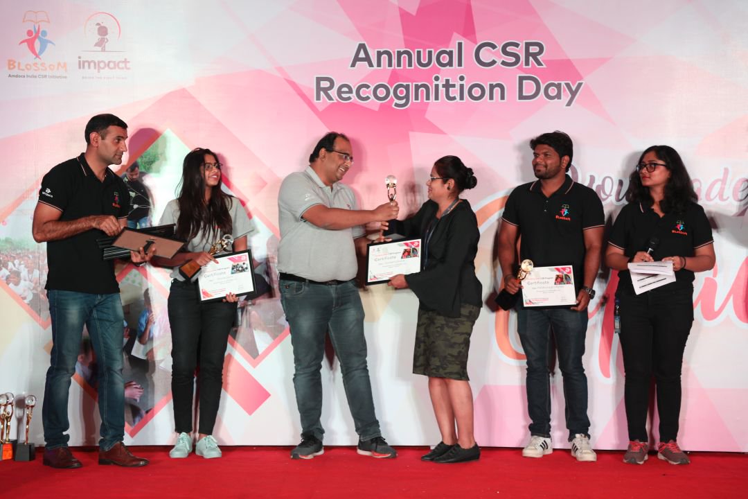 sanjayiu's tweet photo. That moment when recognizing your team gives more happiness than being recognized yourself. :-)
Thank you Dear Blossom for giving us these best of both opportunities so that we can contribute in making change towards society.
  #AmdocsCSR #DoGoodFeelGreat #AmdocsBlossom https://t.co/insiC8ECJ0