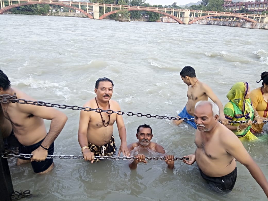 વાત પ્રેમ અને
લાગણીની હોય છે...
બાકી call તો
કંપની વાળા પણ કરે છે....!!
~#RameshGoswami 
💐ચાર ધામ યાત્રા નિ શૂભકામના💐