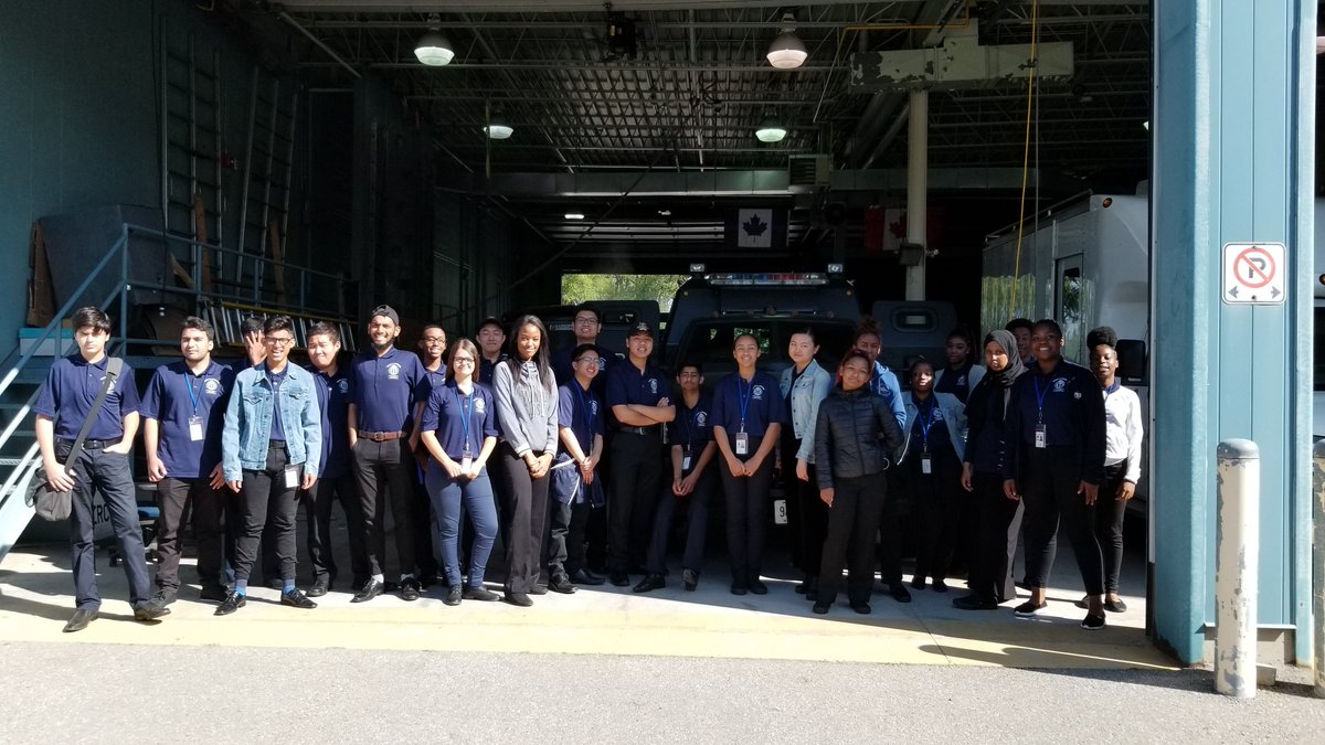 youthinpolicing's tweet photo. Thank you  @torontoemergencytaskforce for giving us a tour of the facility today. The YIPI students gained lots of insights! #YouthInPolicing #EmergencyTaskForce #TorontoPolice #ToursDay https://t.co/qs4VKJhyL9