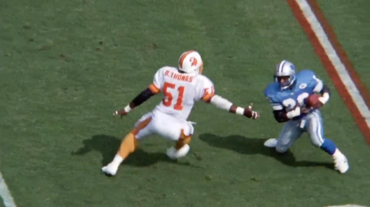 Happy 52nd birthday to Barry Sanders, the at making defenders look silly. 

( : 