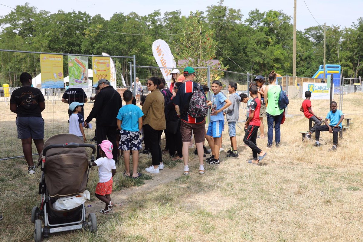 VilledeGarges's tweet photo. Garges Plage ouvre ses portes en présence des Adjointes au Maire, Mme Lalliaud et Mme Faucher, ainsi que Mme Morgado Conseillère Municipale.
Venez nombreux, profiter des différentes activités proposées...💦🤾‍♀️

⚠️Inscriptions obligatoire sur place, gratuite pour les Gargeois. https://t.co/Prd8TZiJup