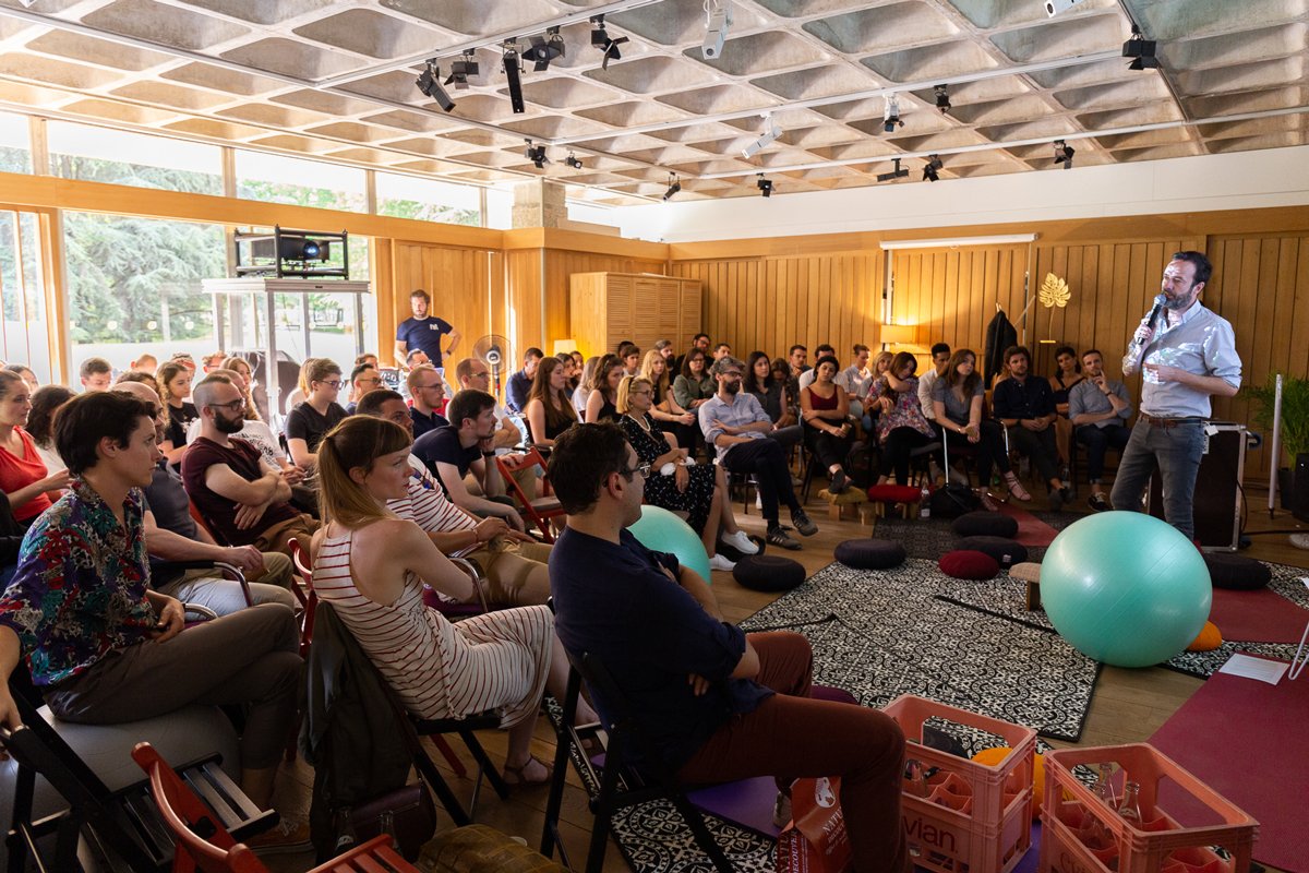 Conférence du 11 juillet dernier devant Havas Digital Factory au parc floral !
au sommaire : bienfaits de la nature, biomimétisme ou comment s'inspirer de la nature pour penser notre entreprise et le collectif qui la compose ! #nature #biomimétisme #arbres #ecosystème #collectif