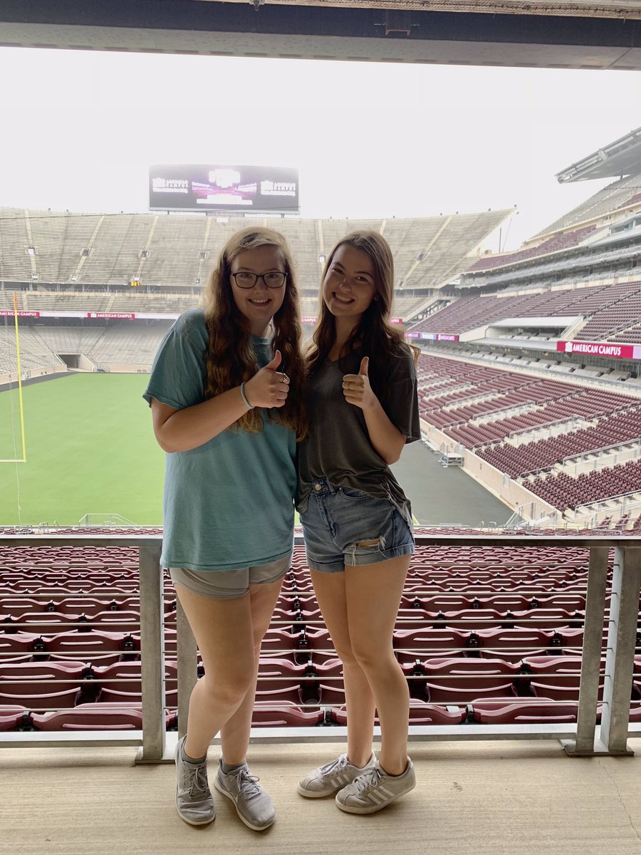 sarahEdowney's tweet photo. Happy 19th bday Amelia! I am so thankful for our friendship and cannot wait for this coming year with you! Love you so much❤️ https://t.co/uG6TIC6i9T