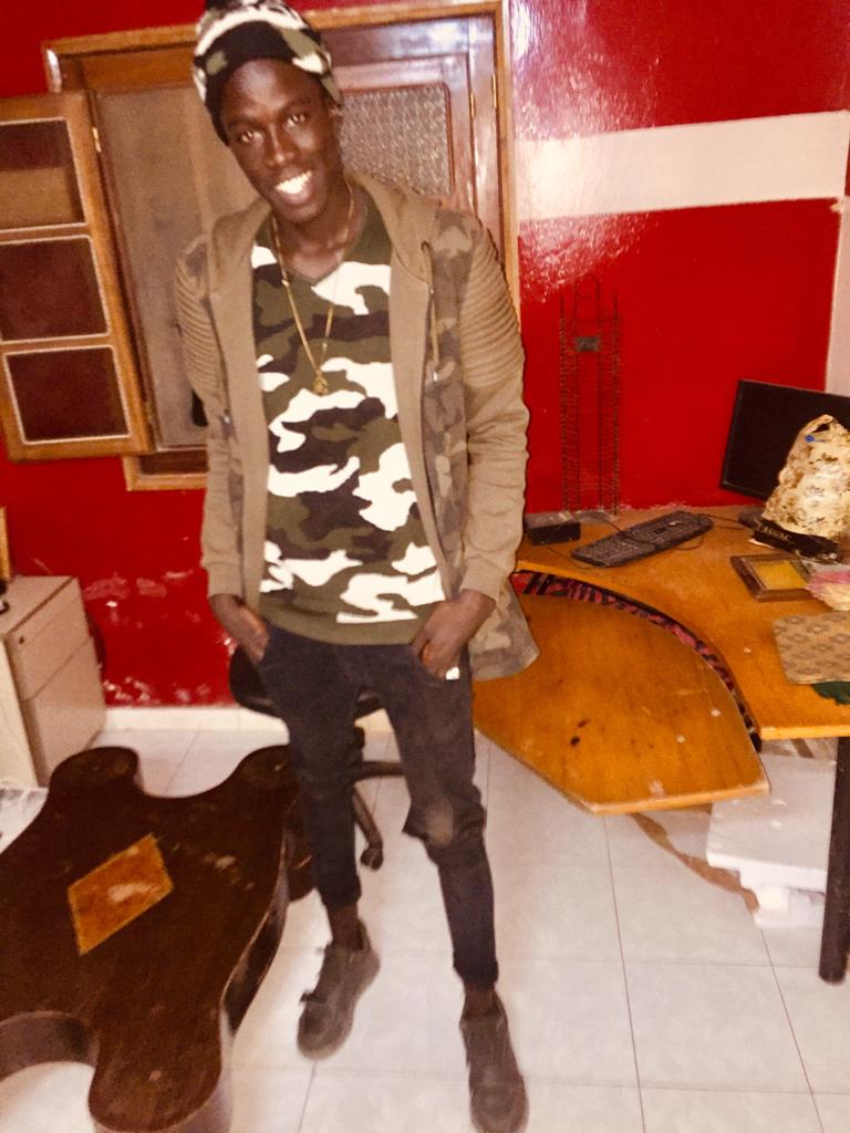 XadimN's tweet photo. I do it my self coz a got a gooo....
Indi innovation....
And nobody can never do what I do you better knooww
Ba wanei évolution maaan

#Mame_Kha_ClassChic
#Xallei_Thiaroye100% https://t.co/KEaD1H1teV