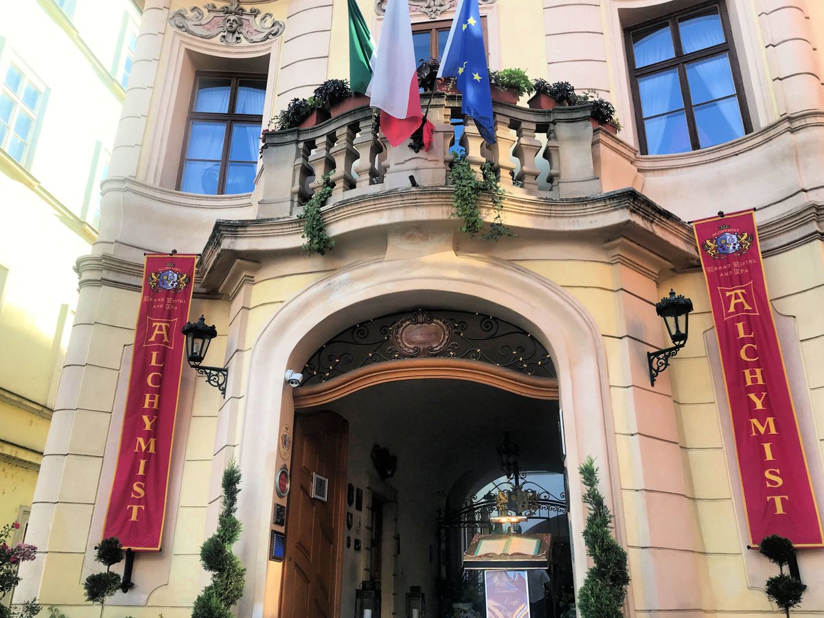 gscinparis's tweet photo. Looking for luxury in #Prague? Read about my stay at the Alchymist Grand Hotel and Spa. #luxurytravel #sponsored #travelblogger : https://t.co/TkGhoysl1M https://t.co/tVyIrStA9t