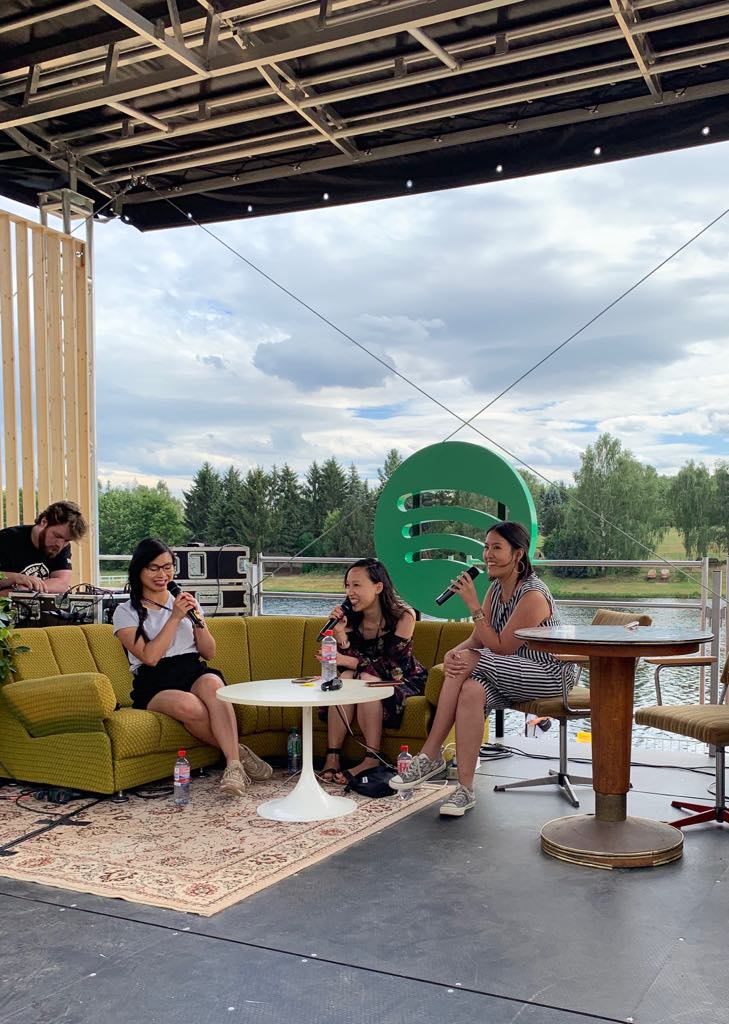 Die Livefolge vom <a href="/kosmonautfstvl/">Kosmonaut Festival</a> ist online! Auf der <a href="/SpotifyDE/">SpotifyDE</a>-Bühne haben wir mit <a href="/nhile_de/">Nhi Le</a> über "Vossis", also Vietnamesen im Osten gesprochen. Außerdem werfen wir einen Blick auf die anstehenden Landtagswahlen in Sachsen, Thüringen und Brandenburg. 

riceandshine.podigee.io/18-vossis-viet…