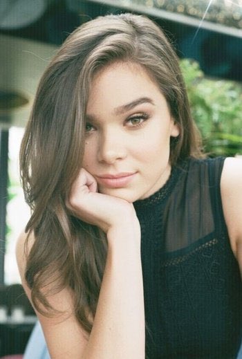 Sophia Grace Andrews 
Archie’s sister 
Not new to rp 
Riverdale OOC rp
Single looking for a boyfriend ships with chem 
FC Hailee Steinfeld
