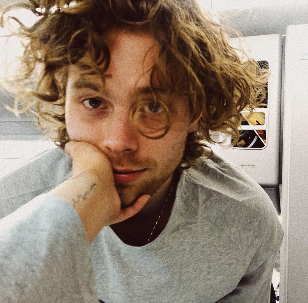 fiveteam5sos's tweet photo. Olá amores! Só queria dizer que se não for para namorar assim nem quero, Sierra postou algumas fotos muito fofas em seu IG com o Luke 💙 https://t.co/Xu8FTJsza5