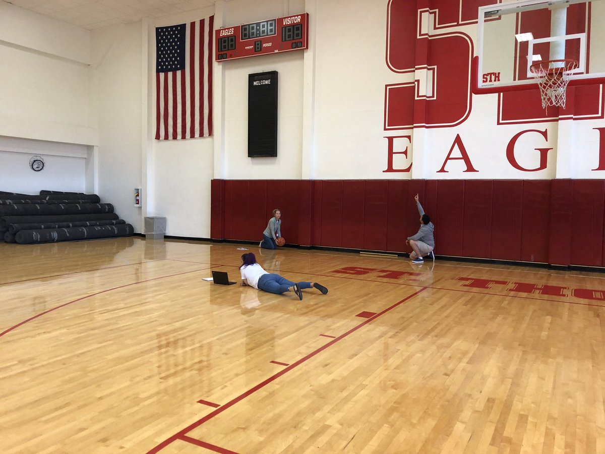 StemHou's tweet photo. Mechanics workshop day 7! Video analysis of projectile motion! https://t.co/JyC4wl3u5O