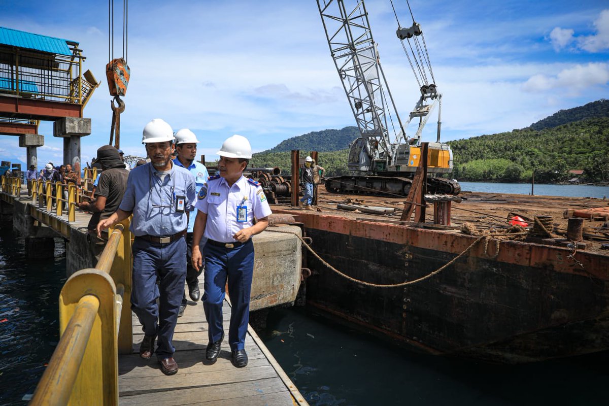 dishub_aceh's tweet photo. Pelabuhan ini diharapkan dpt dioperasionalkan pd Thn 2020 mendatang. Guna peningkatan pelayanan pasca konstruksi, Dishub Aceh melakukan kajian analisis pengelolaan pelabuhan brsama Tim ahli dr Unsyiah meliputi kajian teknis kepelabuhanan, aspek hukum hingga aspek ekonomi.
#BPKS https://t.co/rwID75wvqA