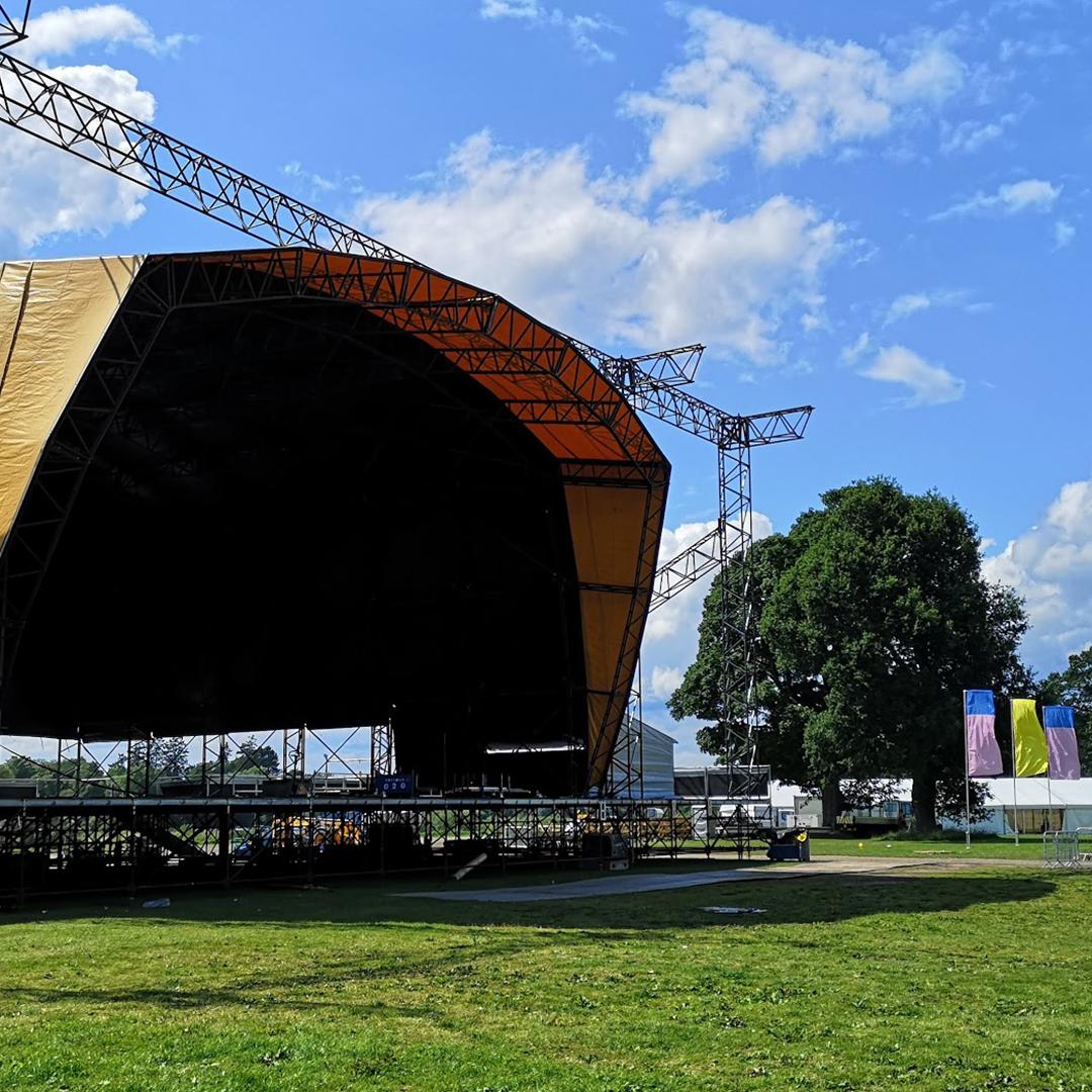 It's GO GO GO at Scone Palace as the build for Rewind Scotland is well and truly underway! 👷‍♀️🚚