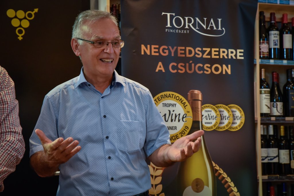 Tornai’s Grófi Hárslevelű wows IWC judges budapestwinesnob.wordpress.com/2019/07/16/tor…