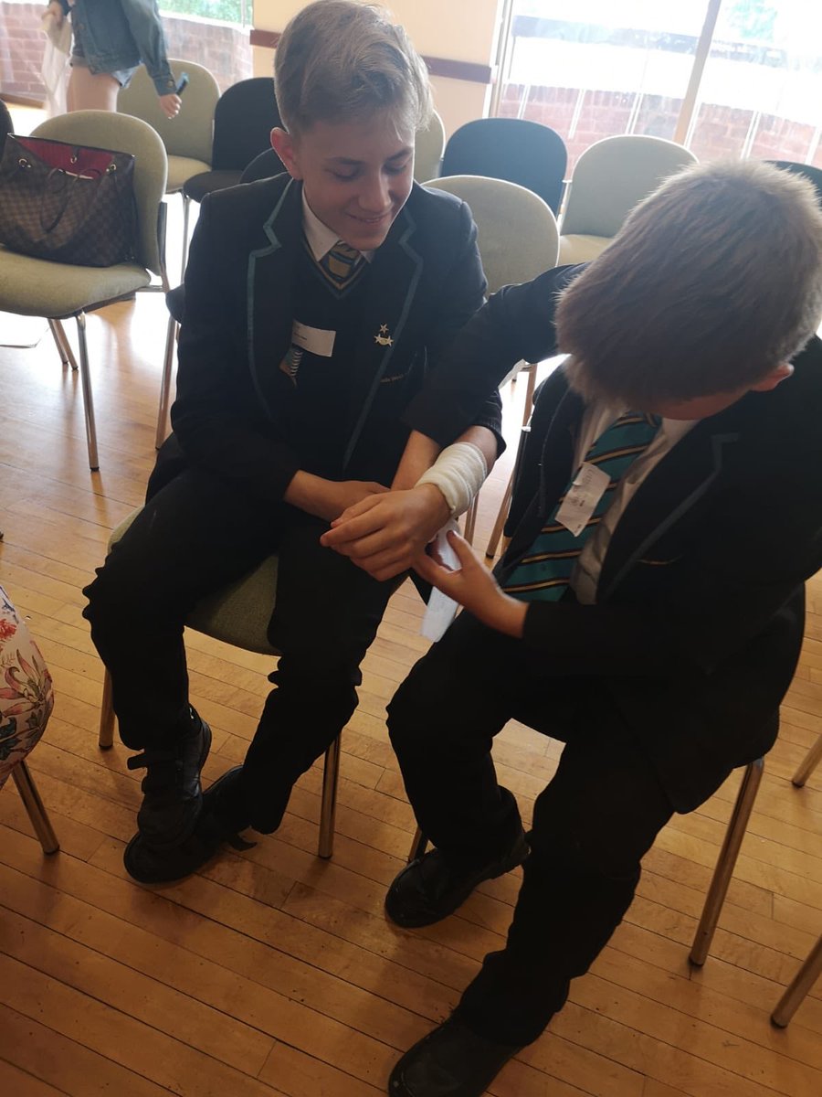 Barcaleedsyp's tweet photo. Great afternoon at @LeedsYouthVoice Youth Summit talking about knife crime with @LeedsWestWay. The young people really enjoyed getting involved! #youth #crime #cypinvolvement #keepsafe #voice #influence @BARCALeeds @YouthOfferLeeds @WLDispatch @Child_Leeds https://t.co/UQSv8C4mya