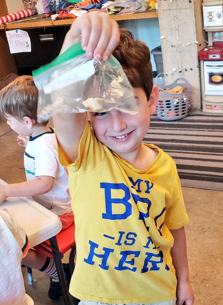 sidwellsummer's tweet photo. Snacks and crafts! 😊🍇🖍#SidwellSummer19 https://t.co/cKc7oWmOoo