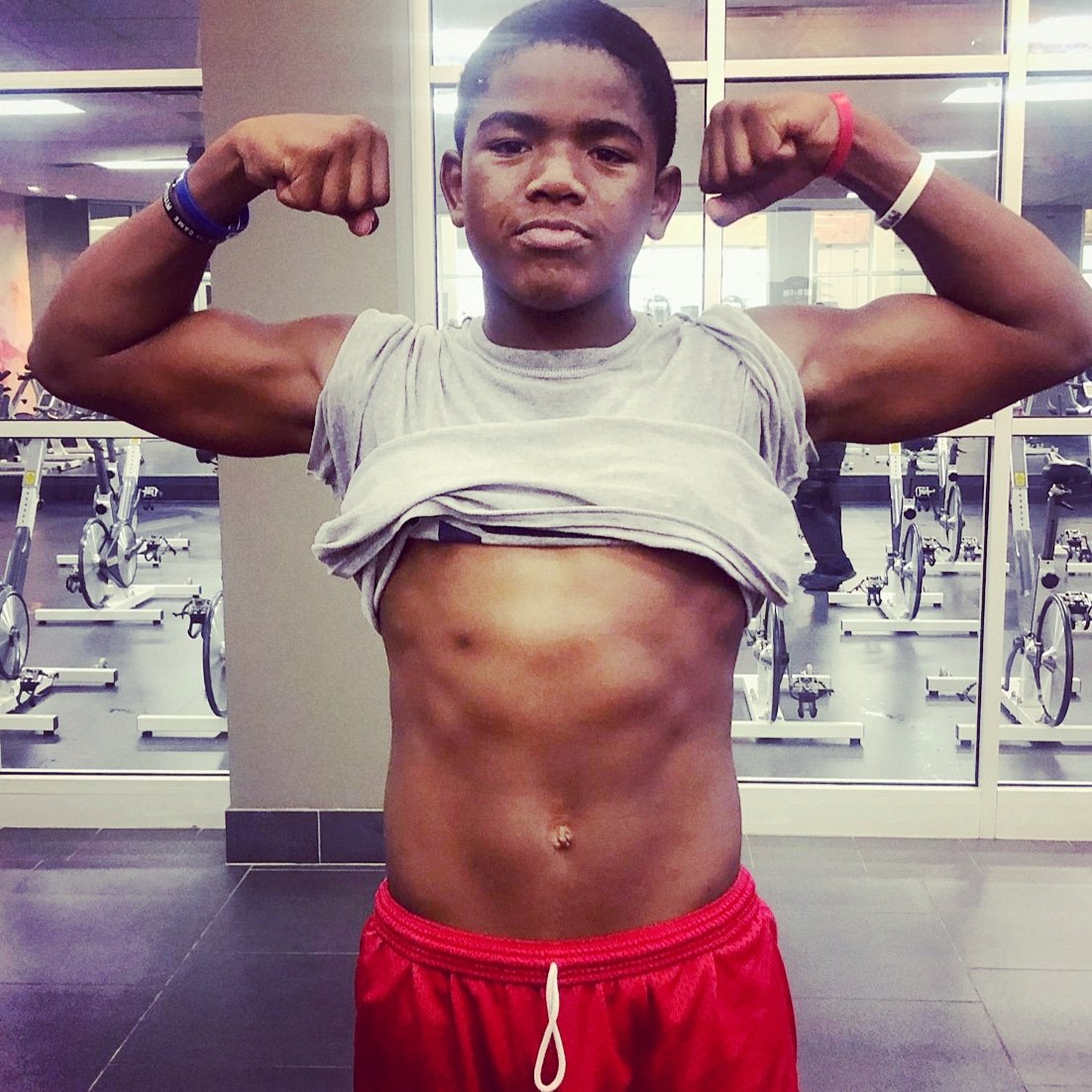 why2notace's tweet photo. I'm a machine added 15lbs of muscle this offseason day #15 of my #30daychallenge #offseasson #yearofthebull #bestinthenation #watchmysmoke #showtime #nevernotworking #iwanttobethebest #classof2024 #donate in my bio https://t.co/nelbZQABTP