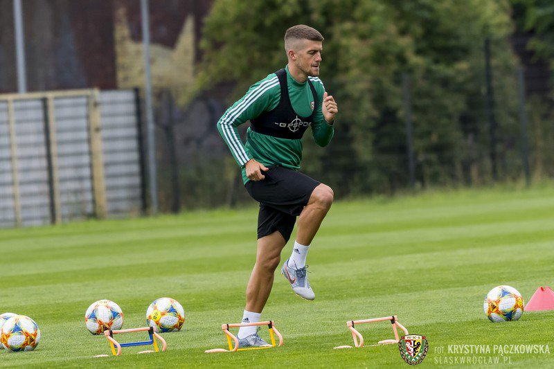 SlaskWroclawPl's tweet photo. Okres przygotowawczy powoli dobiega końca 🔚 W tym tygodniu treningi przy Oporowskiej, a w sobotę... 🔜 #WISŚLĄ 🔥

📸 Galeria zdjęć:
➡ https://t.co/ksUkWi9r9Z https://t.co/zu5BQsmJES