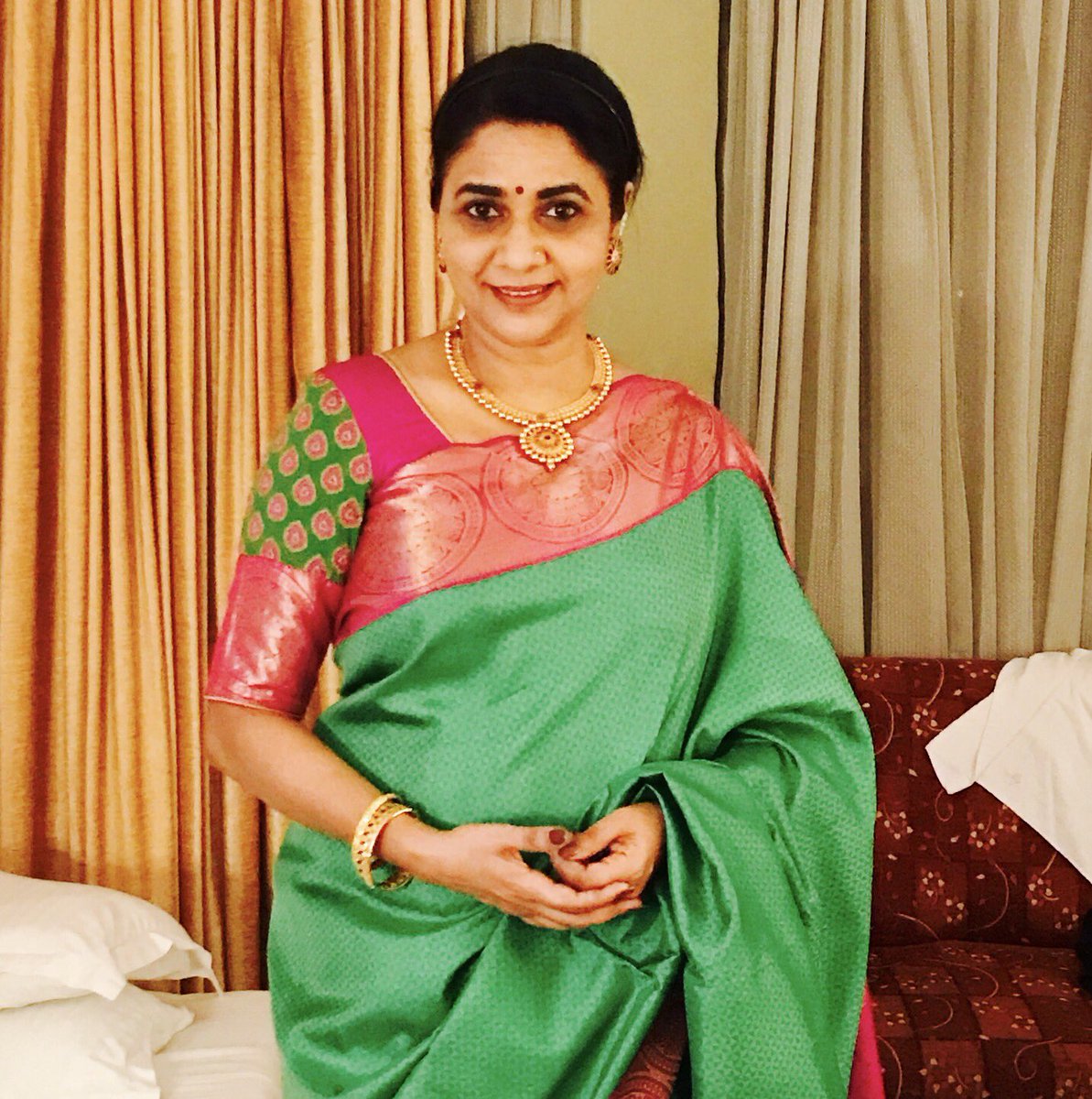 sridevisreedhar's tweet photo. #SareeTwitter is trending 🤔 Here goes my contribution Wooohooo!!!!My most special saree moment 😊😊😊#Kanchipuramsaree #gotraditional https://t.co/qUcbaTlwqr