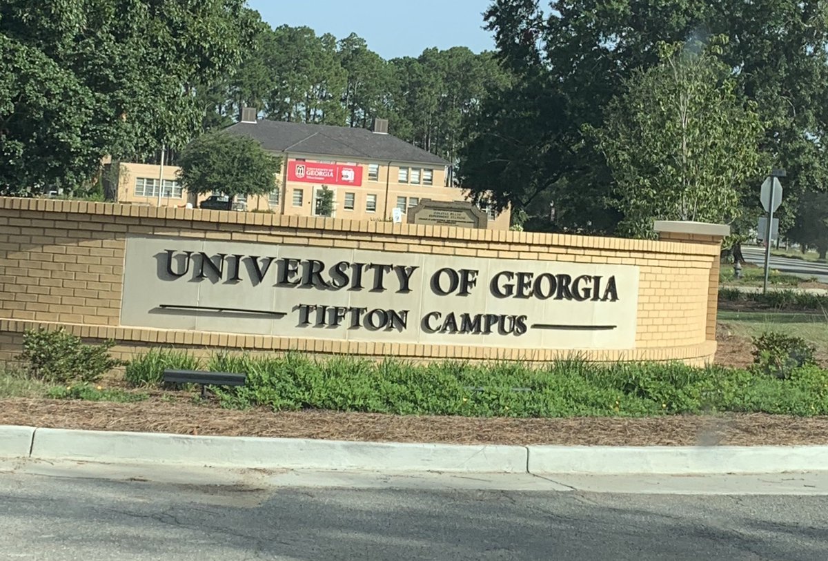 johnna_hepner's tweet photo. Hello Georgia! #TreesandTech roadshow is in Tifton this morning. @pma is happy to share why technology is important for the industry and how companies like @Aerobotics_USA can you understand your crop health. https://t.co/VR3dLoxm7G
