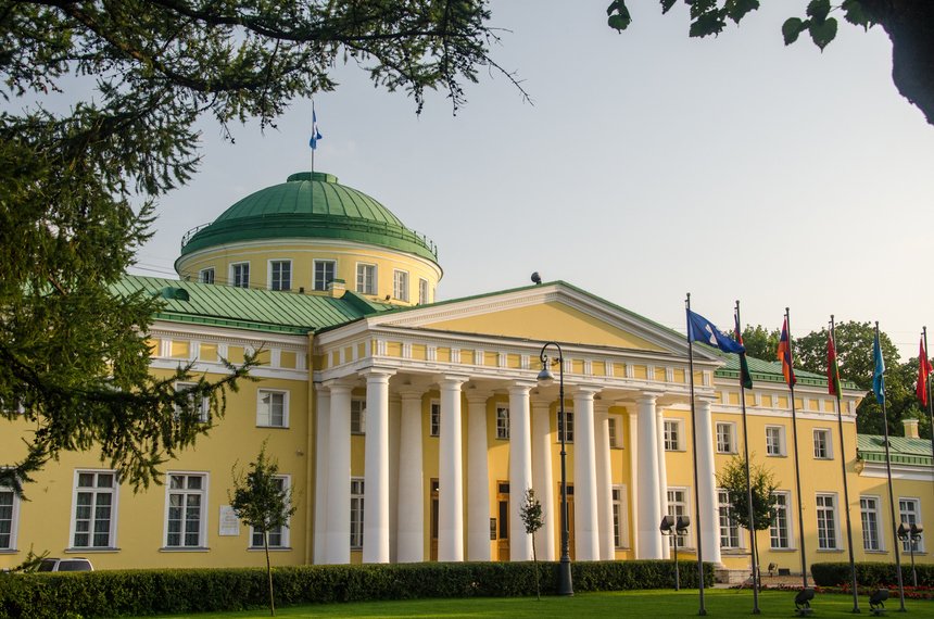 это далеко таврический дворец в санкт петербурге фото платяные шкафы для