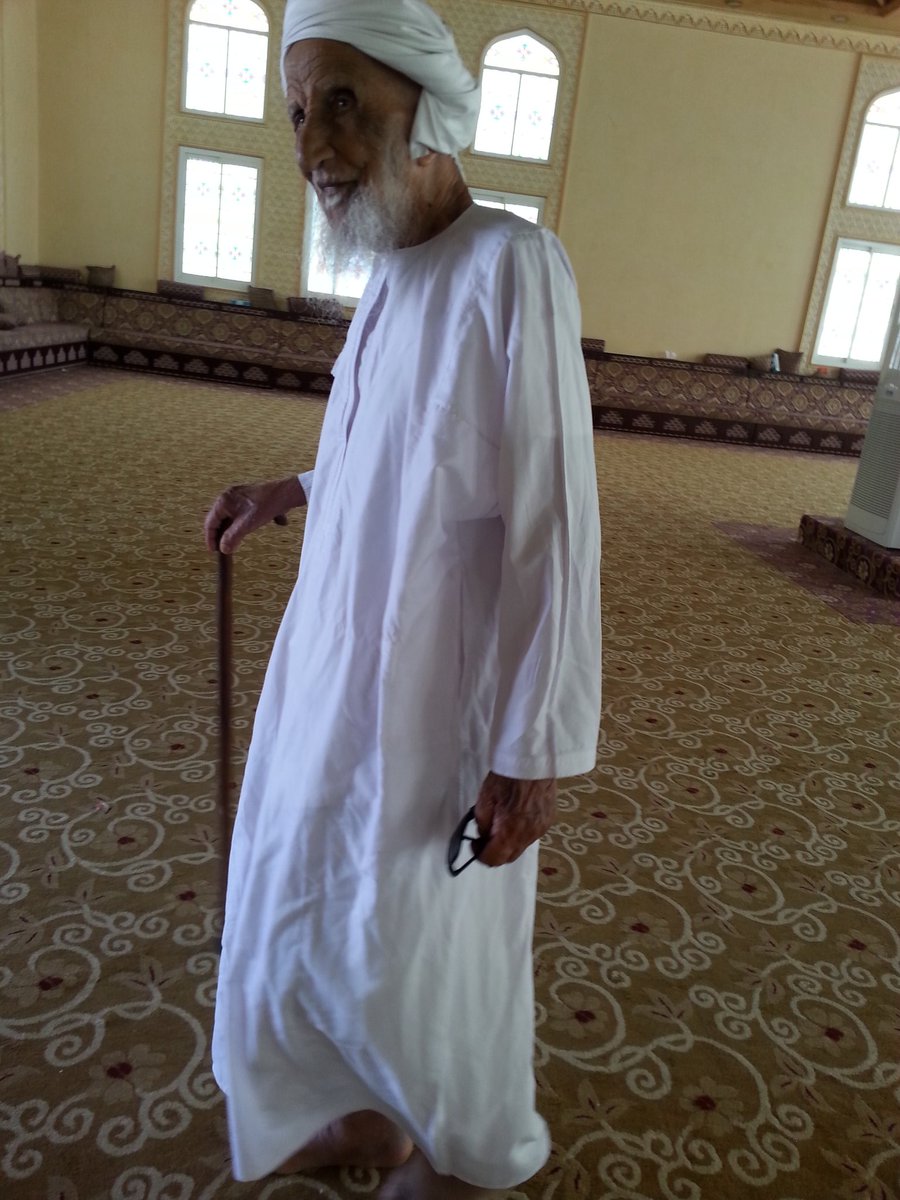 هذه ورقة تعود لأربعين سنة تقريبا عام 1399هجري
كتبها المعلم  حبيب بن راشد المعولي رحمة الله يوثق فيها أسماء الطلاب الذين ختمو القرآن الكريم