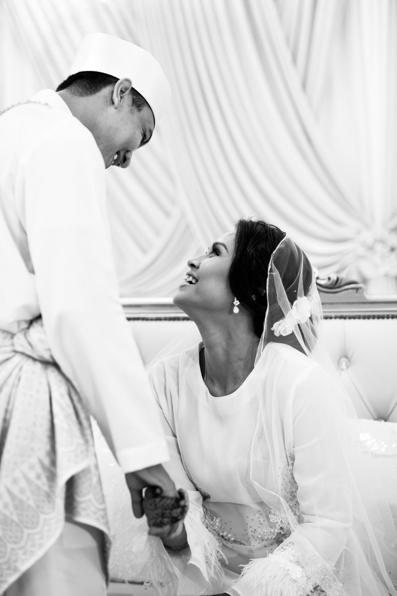 HanisShahilla's tweet photo. in 🖤 with the pictures from our wedding, more in love with the fact that i get to see and cuddle with this man i call my husband everyday! 🖤 https://t.co/GWXoJ26krP