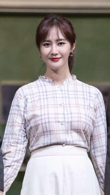 [PHOTO] 190615 Yuri - Musical Venue D_ms94MUYAAs0z8?format=jpg&name=small