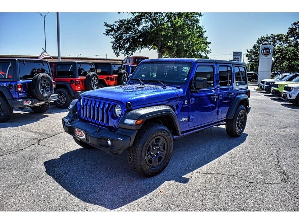 FrontierAuto's tweet image. Be on top of your game with our fantastic 2018 #JeepWrangler Unlimited Sport 4X4 SUV is bold and able-bodied in Ocean Blue Metallic! 😎
Make it yours today: bit.ly/2XNdhhf