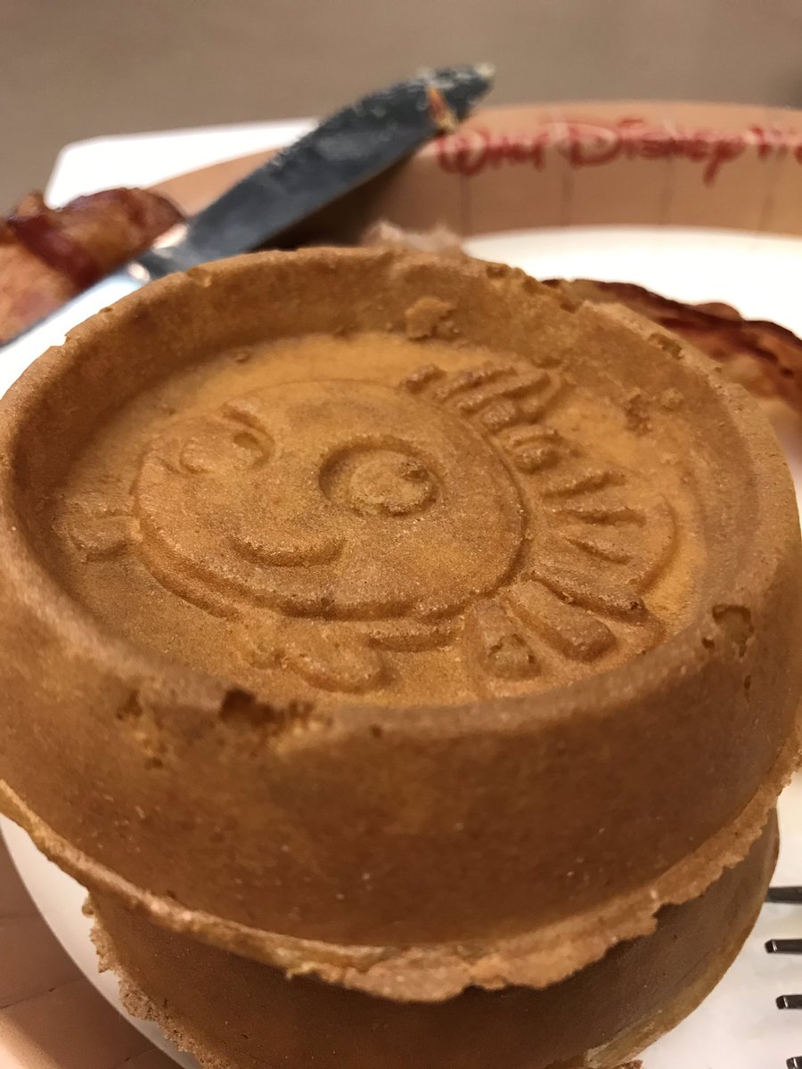 StefanieDCP's tweet photo. Well hello character waffle! #disneyfood #ifoundnemo https://t.co/9SIMSvl3tm