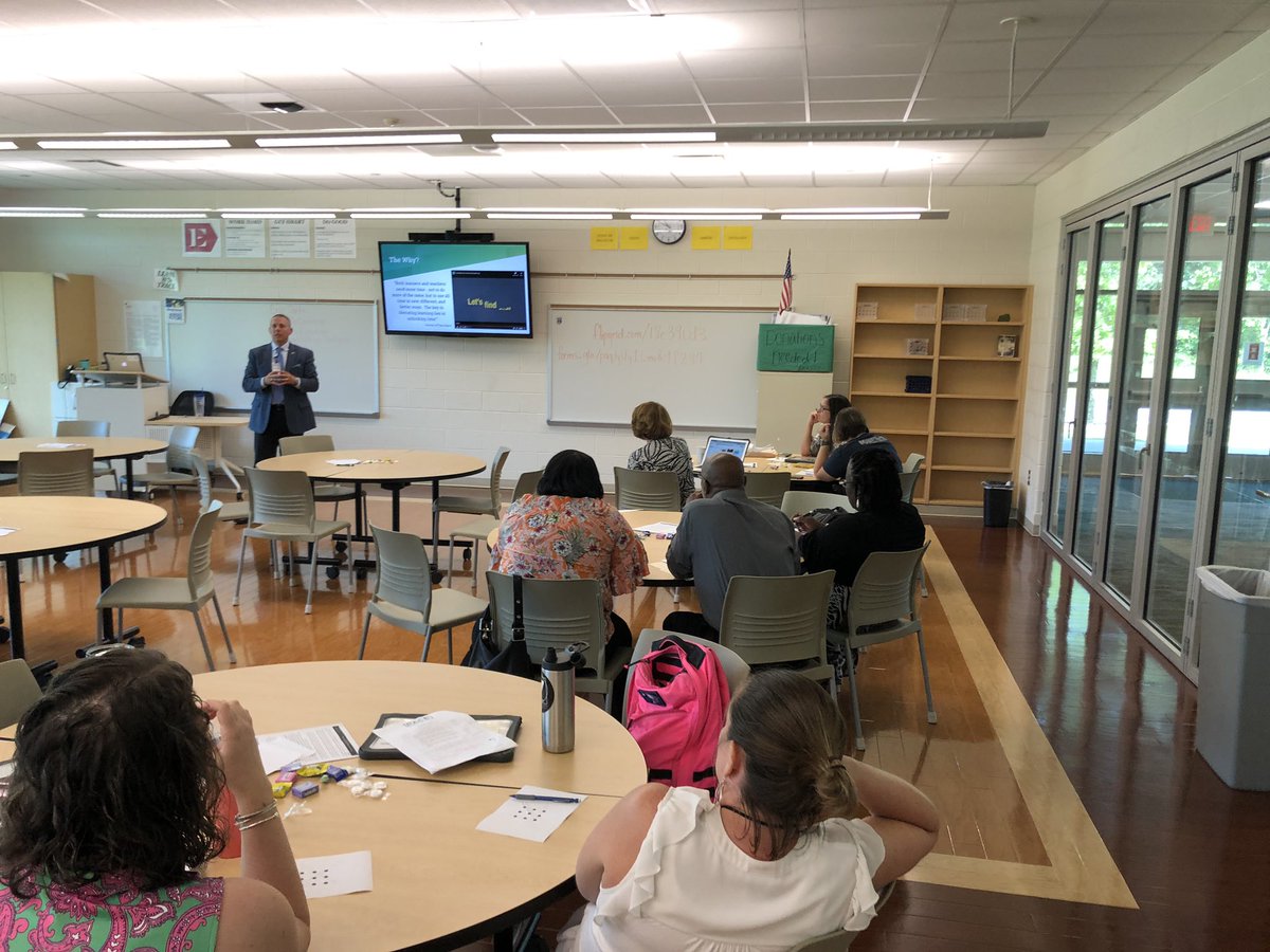 PACE_Schools's tweet photo. A great presentation by @LucasClamp, @MegHHuggins, and Margaret Ann White from the @RBHSGators team speaking to the INCREDIBLE work they are doing to serve all kids through flexible scheduling. #PaceSummit19 #FlexEd https://t.co/lSTzI1TBSd