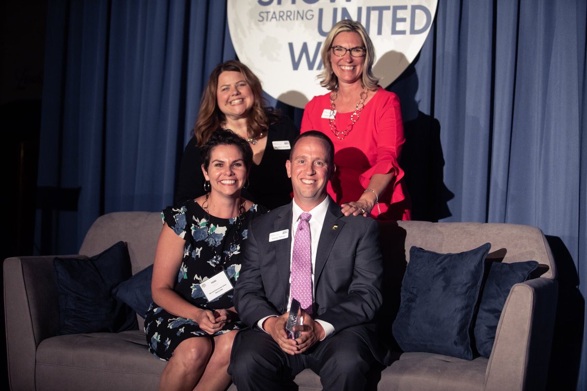 DrVickiLarson's tweet photo. We are "buzzing" with excitement over Harvard CUSD 50's recent Blackboard Award for being the school district w/ the highest United Way of Greater McHenry County campaign! Congrats Hornets for raising money & thinking #CommunityFirst #GiveWhereYouLive #GivingBackToMcHenryCounty https://t.co/quc7Kip0is
