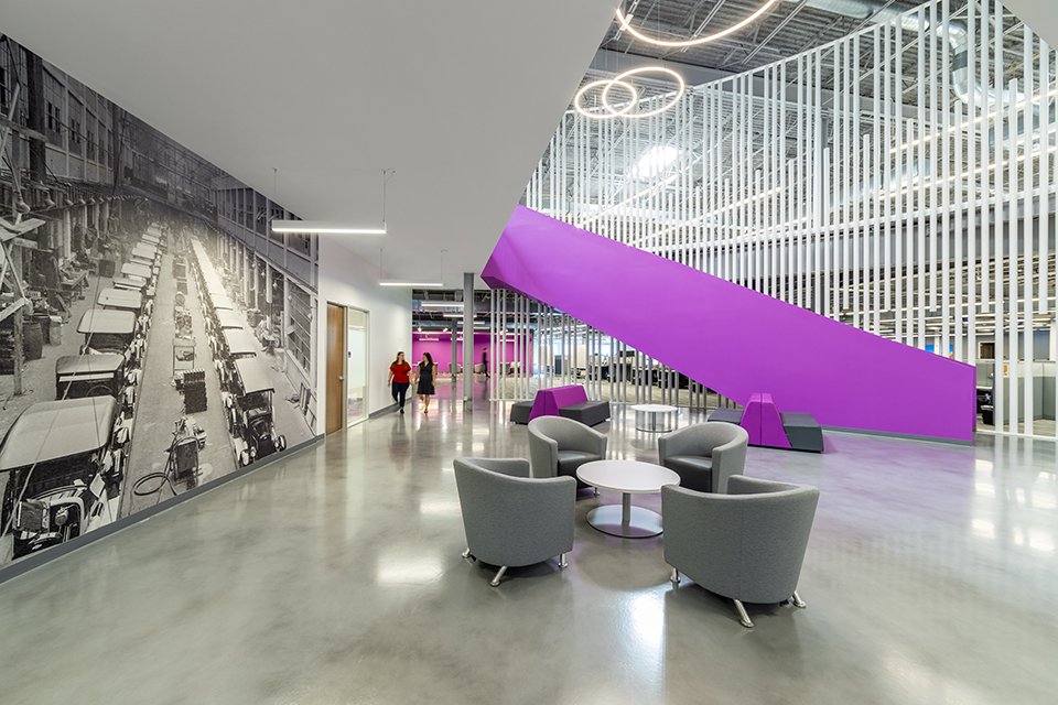 theburtgroup's tweet photo. Do projects get any cooler than this?! We’re taking it back this Tuesday to one of our favorite projects in our portfolio! Almost 500,000sf of interior space finished out in four phases! #oneteam #theburtgroup #tenantinteriors #corporateinteriors https://t.co/fxq5TJtnWK