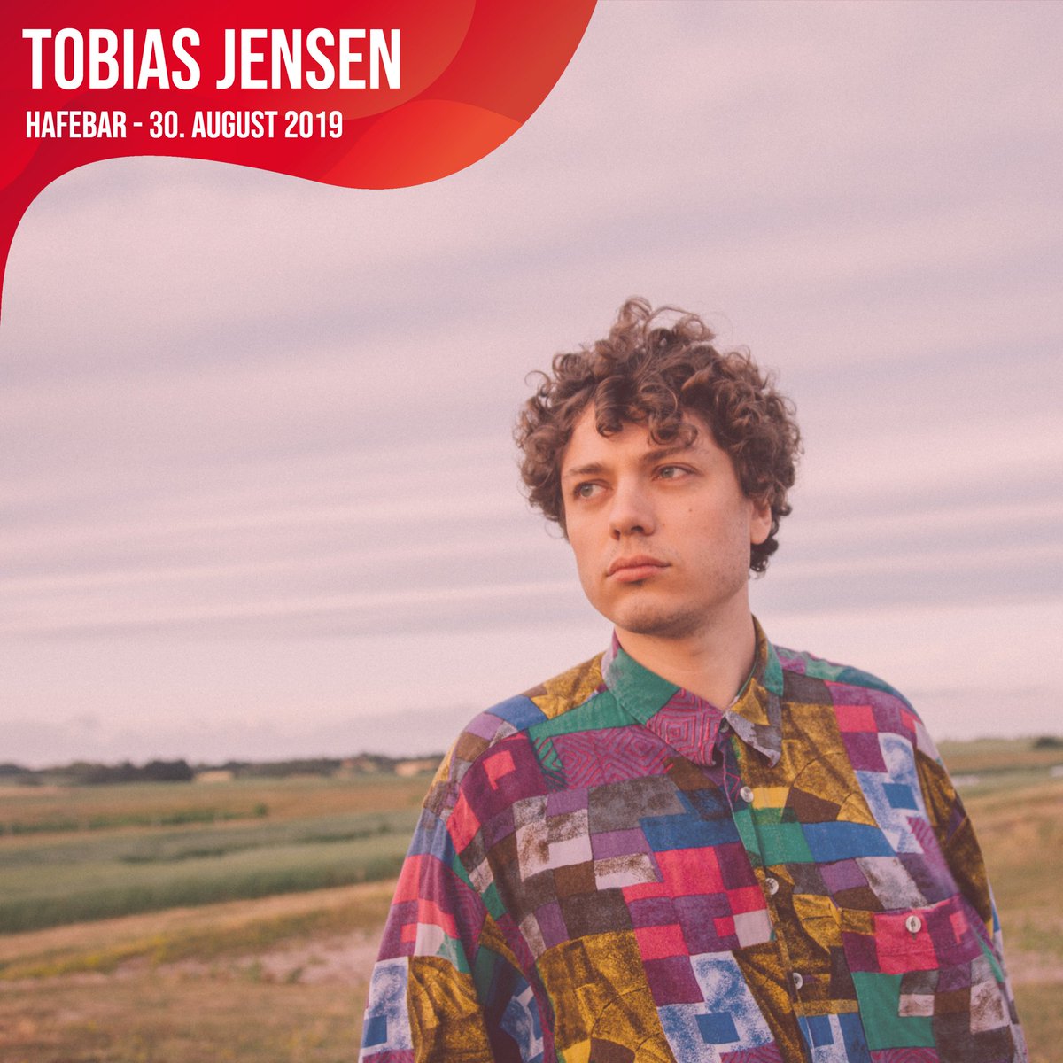 Wenn man jemandem die Widrigkeiten des Lebens ersparen möchte, dann Tobias Jensen. Man will ihn unter die Flügel stecken und in seiner Unschuld abschirmen. Aber der kraushaarige Däne mit Augen wie zwei Kugeln Mocca-Glacé ist tougher als seine Songs vermuten lassen. FR, 30.08.2019