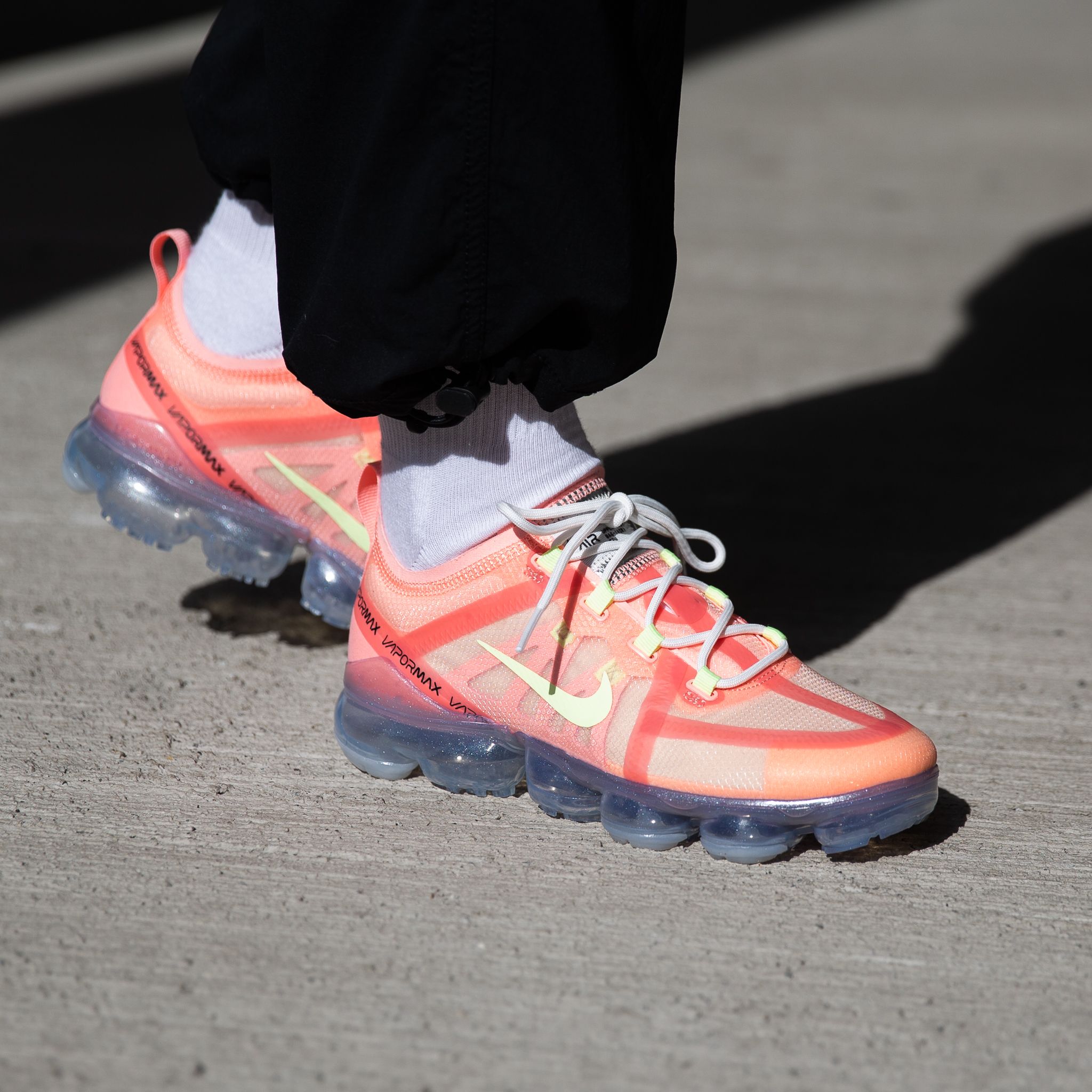 Fokken Dij Haarzelf Titolo on Twitter: "S U M M E R S A L E ☀ Nike Air Vapormax 2019 - Pink  Tint/Barely Volt-Light Cream check this out! 💥 https://t.co/33mfACKRmL # nike #vapormax #airvapormax #vapormax2019 #