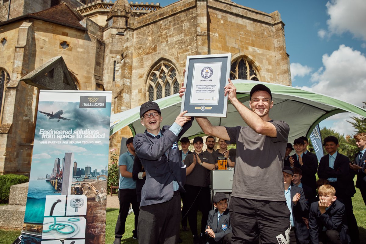 onion_project's tweet photo. Officially O-Mazing! We are Guinness World Record Holders for the world's first and largest O-Ring, measuring a giant 364 metres in circumference! ⭕️ @TrelleborgSeals @tewkschool @GWR #gobig #onionring #engineering #shapingindustry #recordholders #omazing #tewkesburyabbey https://t.co/4xdLKzQIpA