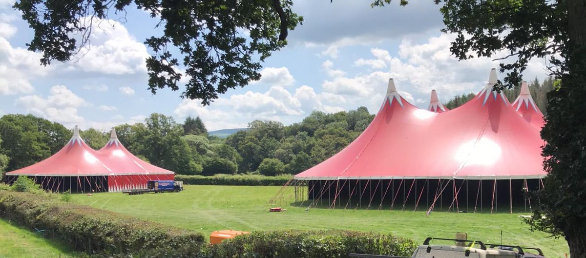 🎉🎪YDYCH CHI WEDI ARCHEBU?🎪🎉

Gyda 4 diwrnod i fynd, mae'r big top wedi cyrraedd y Pentref! Diolch yn fawr iawn i Carlinden Events am ddarparu'r big top y flwyddyn yma!

Cofiwch fod bookings ar lein yn cau am 12yp fory!!