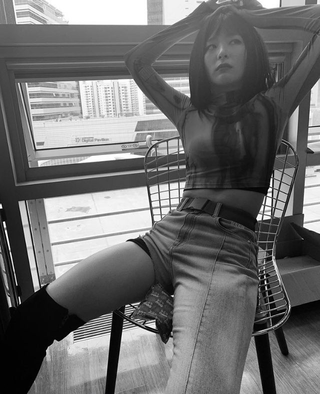 wenseulie's tweet photo. no one:

seulgi: haha how about you come sit on my lap https://t.co/78EKy9OFhB